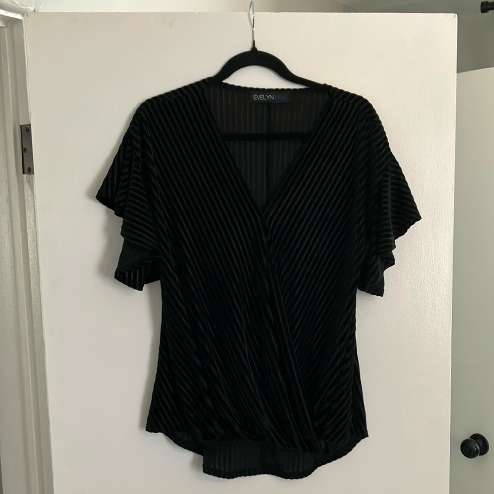 Chic Black Velvet Blouse with Sleek Silhouette